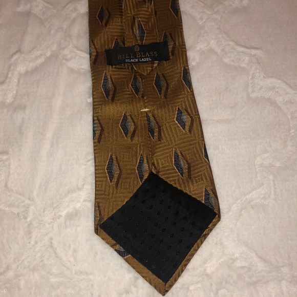 3/$20 - Bill Blass Black Label Gold Silk Tie - Picture 5 of 7